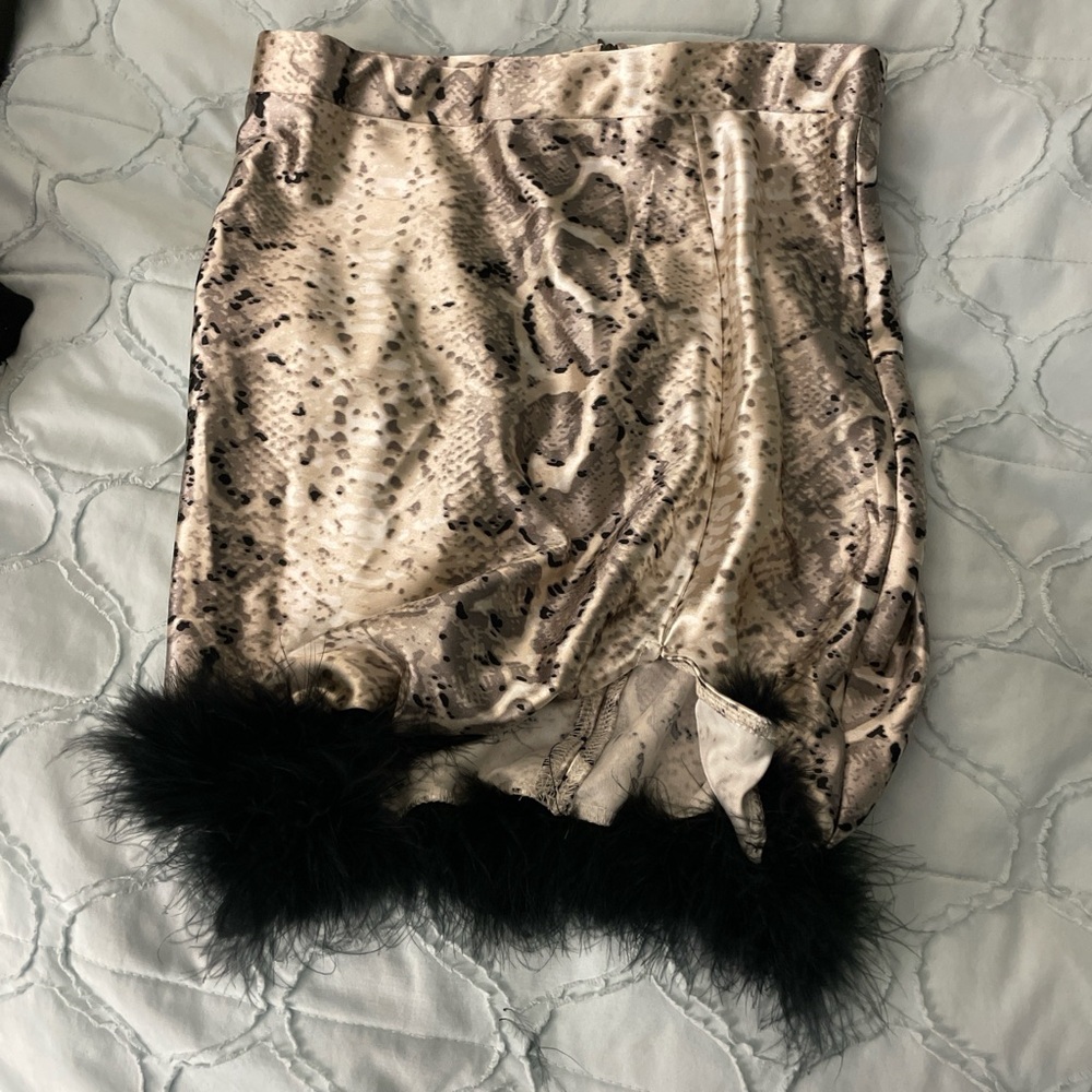 Chic Snake Print Skirt with Black Trim